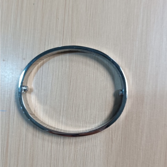 It's a Cartier bracelet - Picture 3 of 3